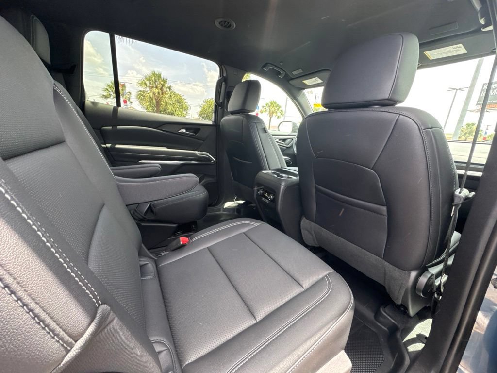 Used 2026 Chevrolet Traverse LT w/ Midnight/Sport Edition FWD image 22