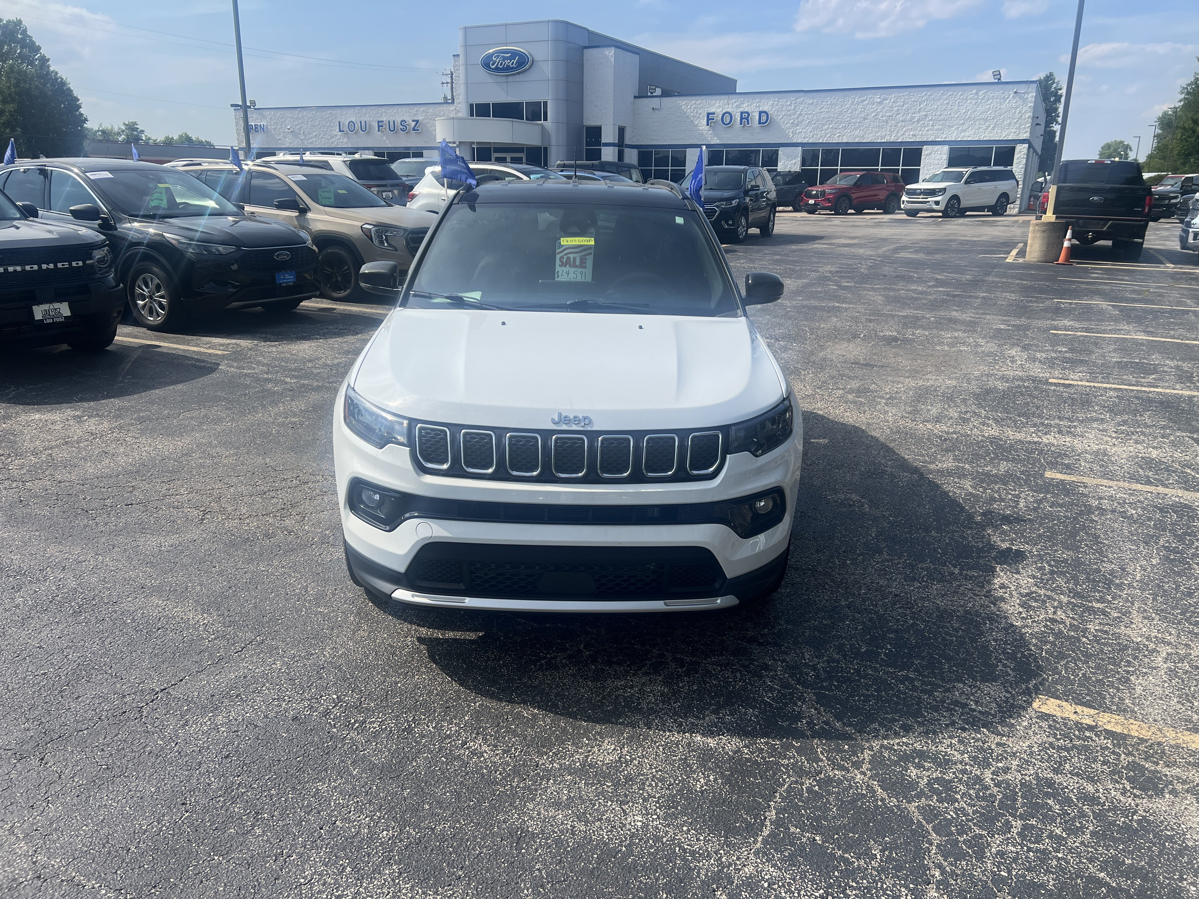 Used 2023 Jeep Compass Limited AWD/4WD image 3