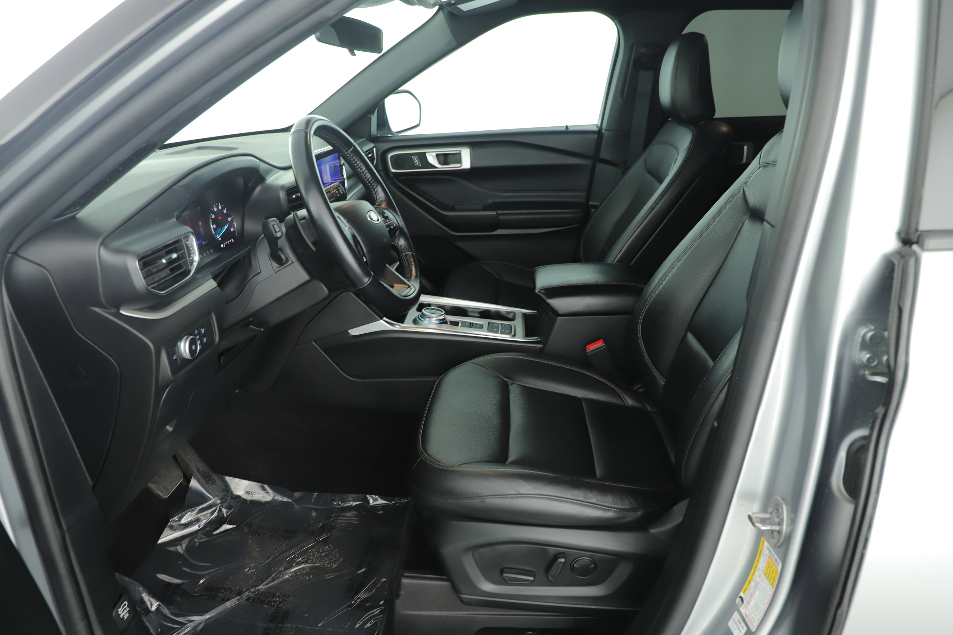 Certified 2020 Ford Explorer XLT w/ Equipment Group 202A RWD image 9