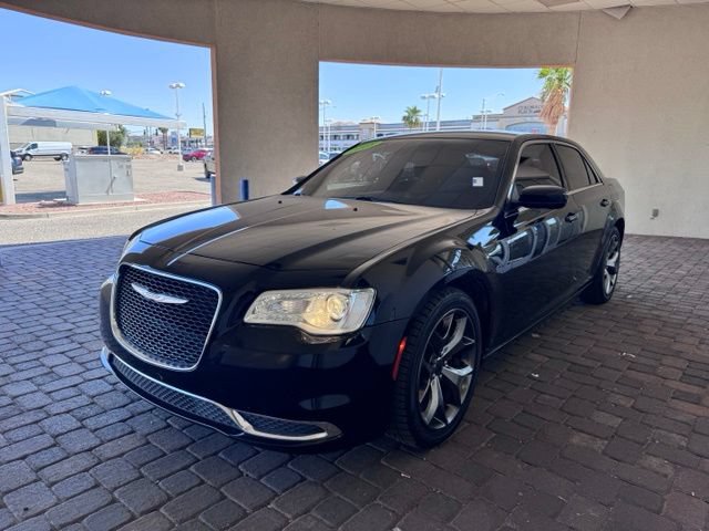 Used 2018 Chrysler 300 Touring RWD video 1