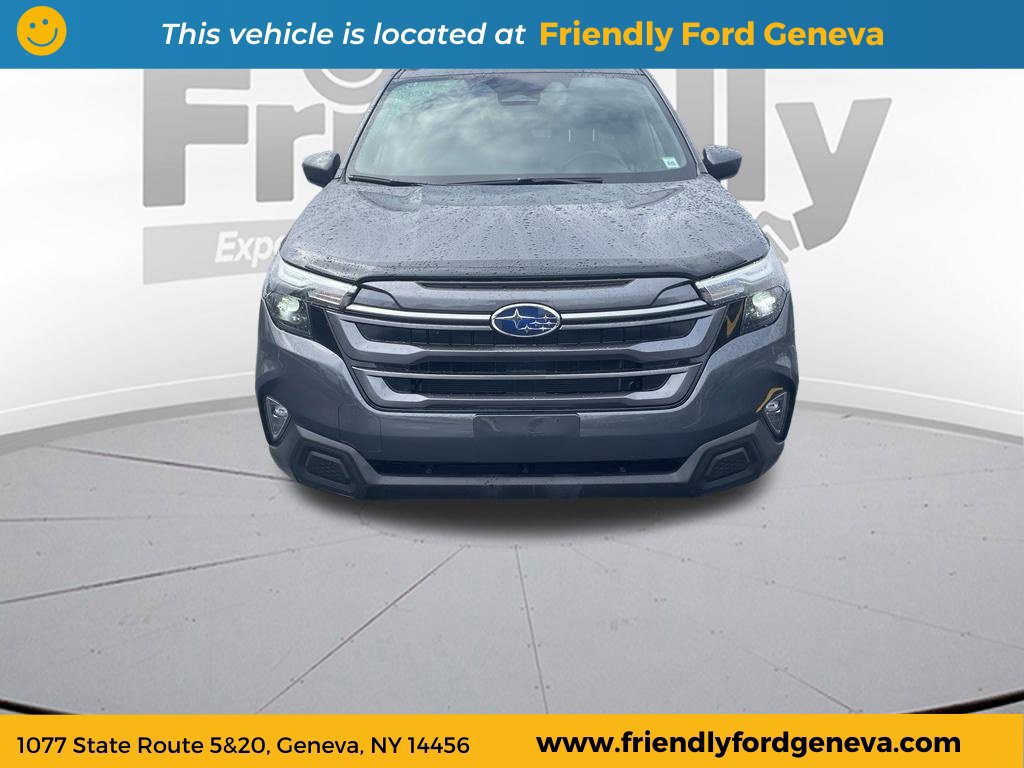 Used 2025 Subaru Forester Premium AWD/4WD image 2