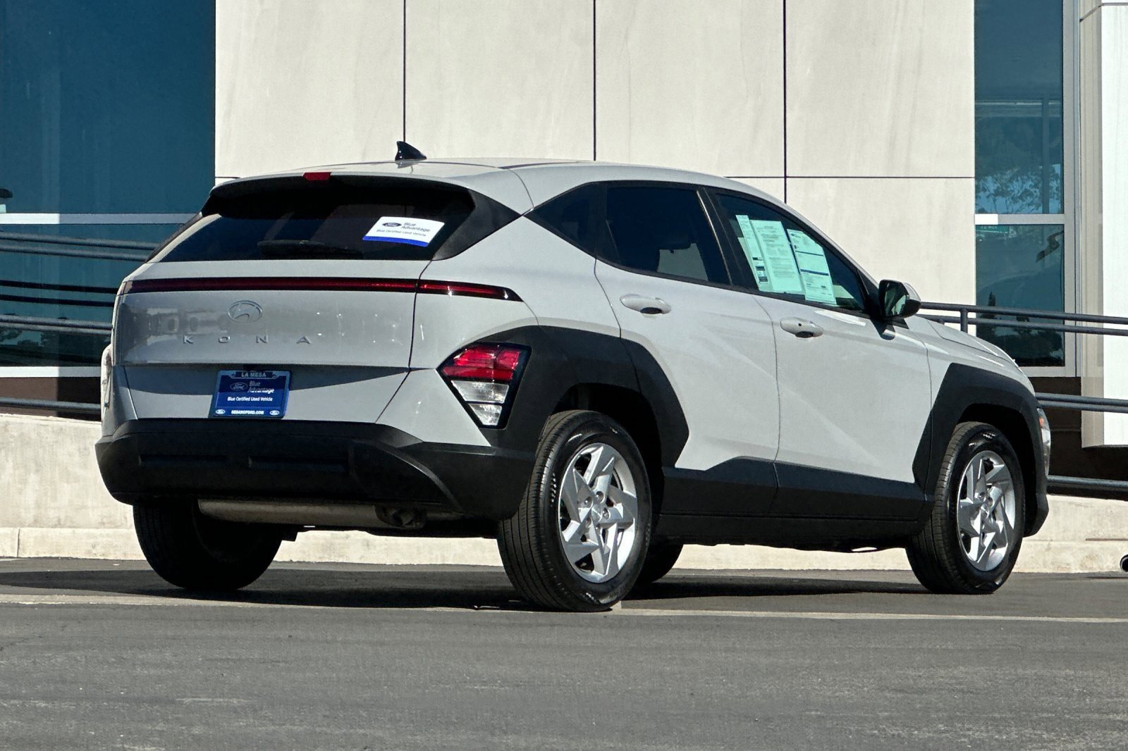 Used 2024 Hyundai Kona SE image 3