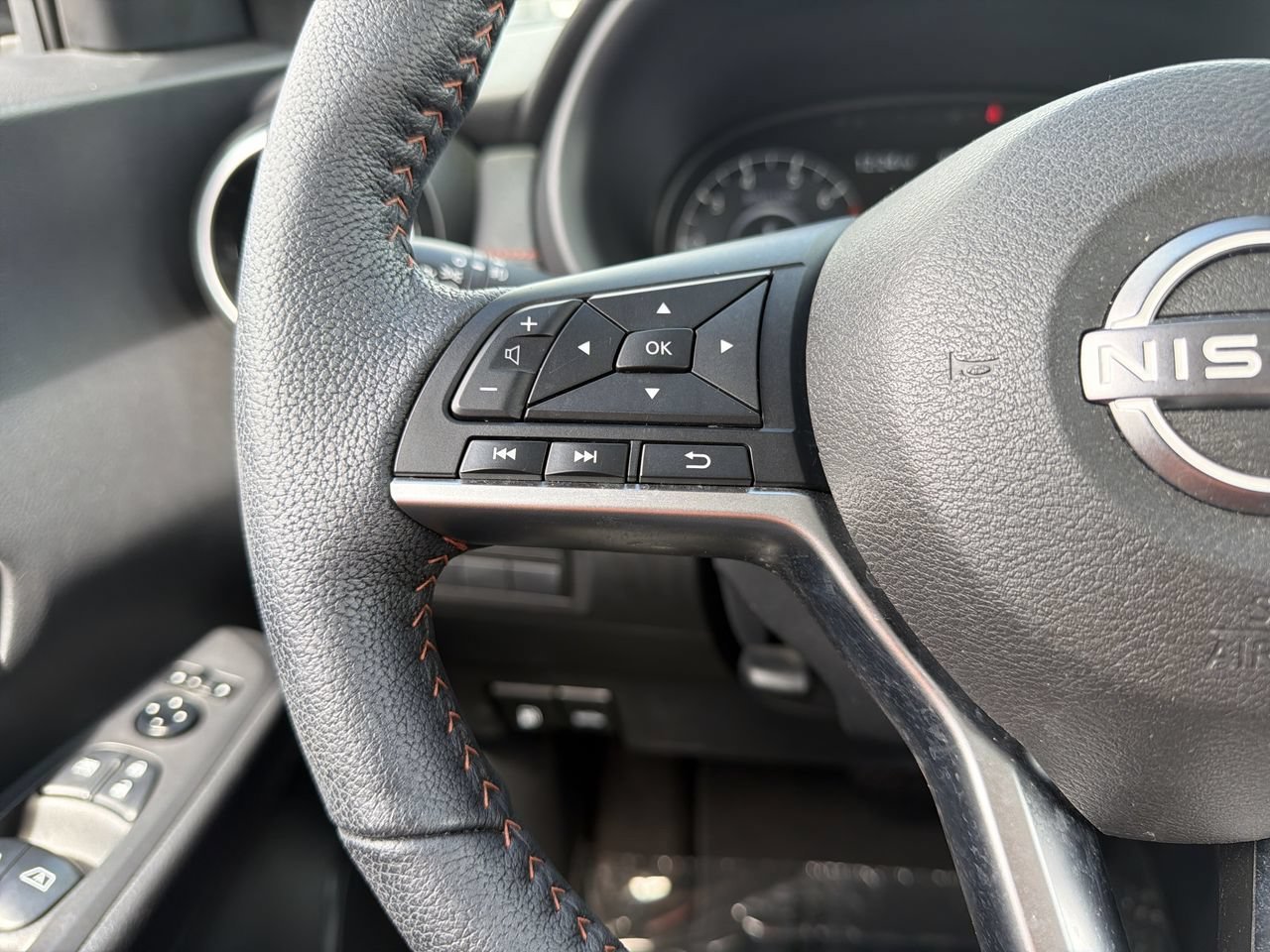 Used 2023 Nissan Kicks SR w/ SR Premium Package FWD image 23