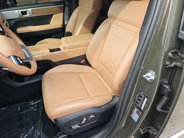 Used 2025 Hyundai Santa Fe Limited AWD/4WD image 15