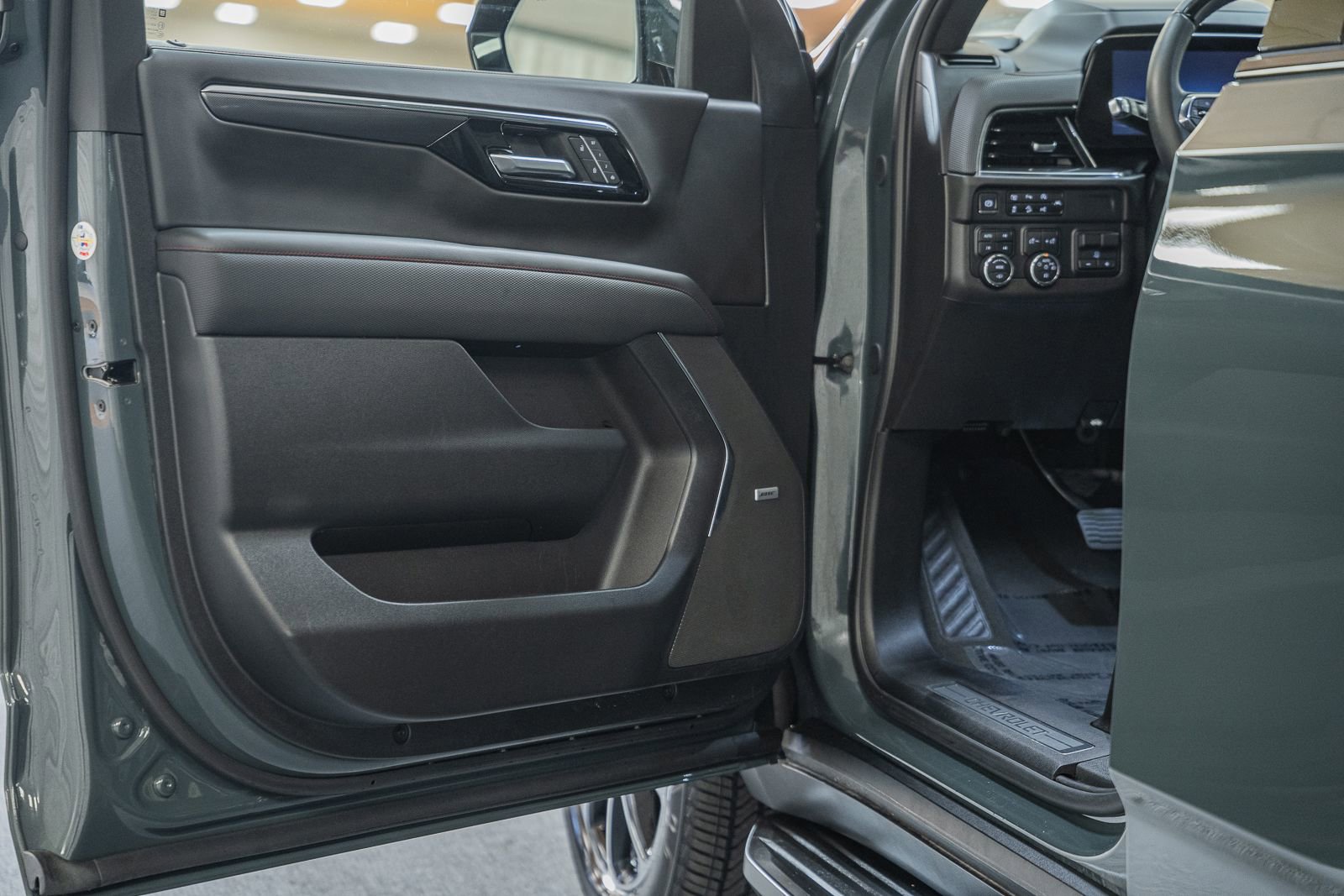 Used 2025 Chevrolet Suburban RST w/ Advanced Technology Package image 47