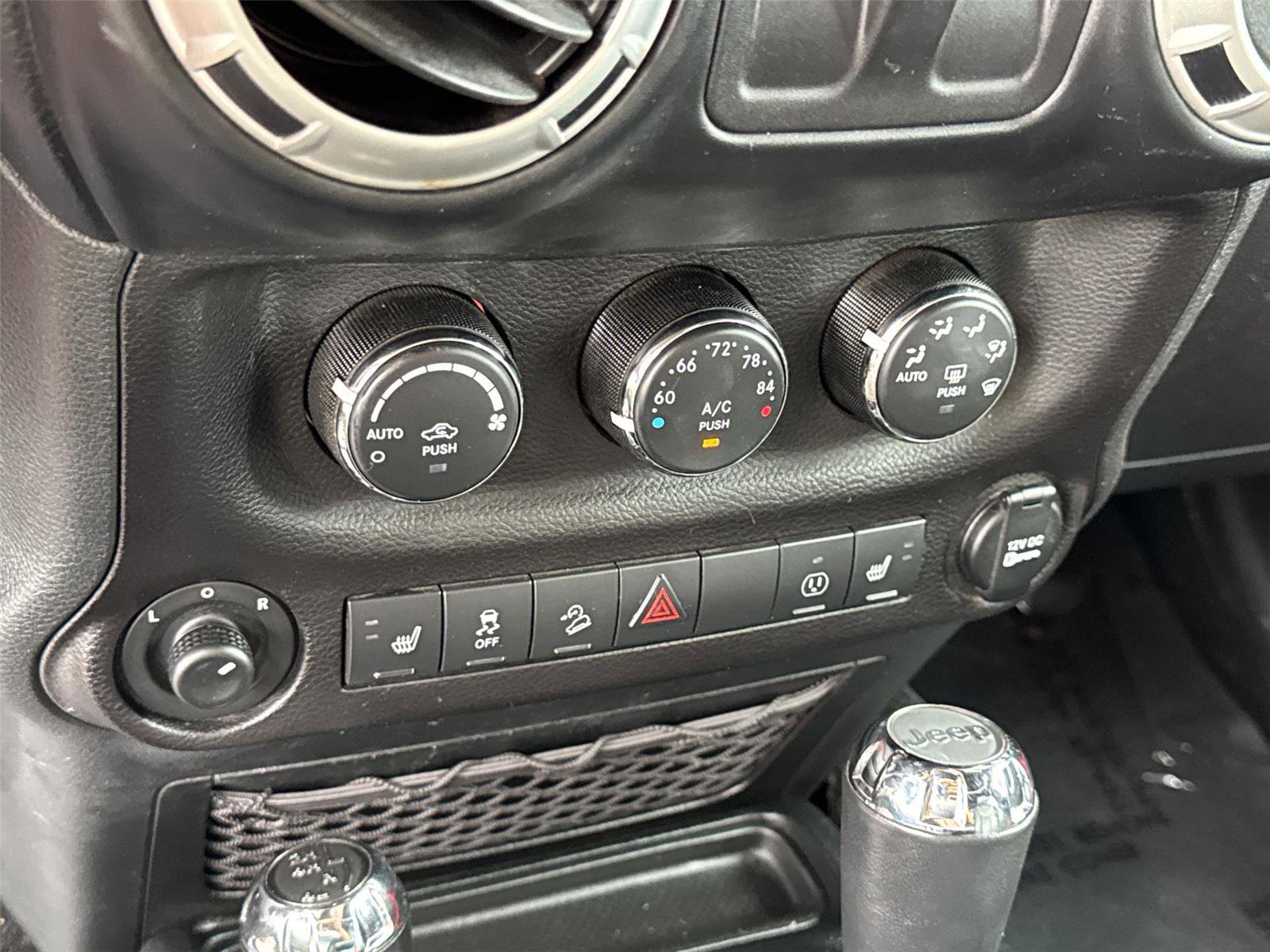 Used 2017 Jeep Wrangler Sahara w/ Connectivity Group AWD/4WD image 30