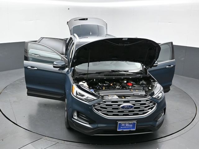 Certified 2019 Ford Edge Titanium w/ Cold Weather Package AWD/4WD image 50