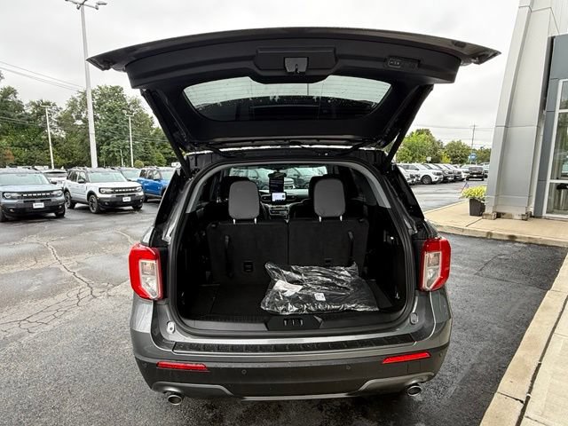 Certified 2023 Ford Explorer XLT w/ Equipment Group 202A AWD/4WD image 8