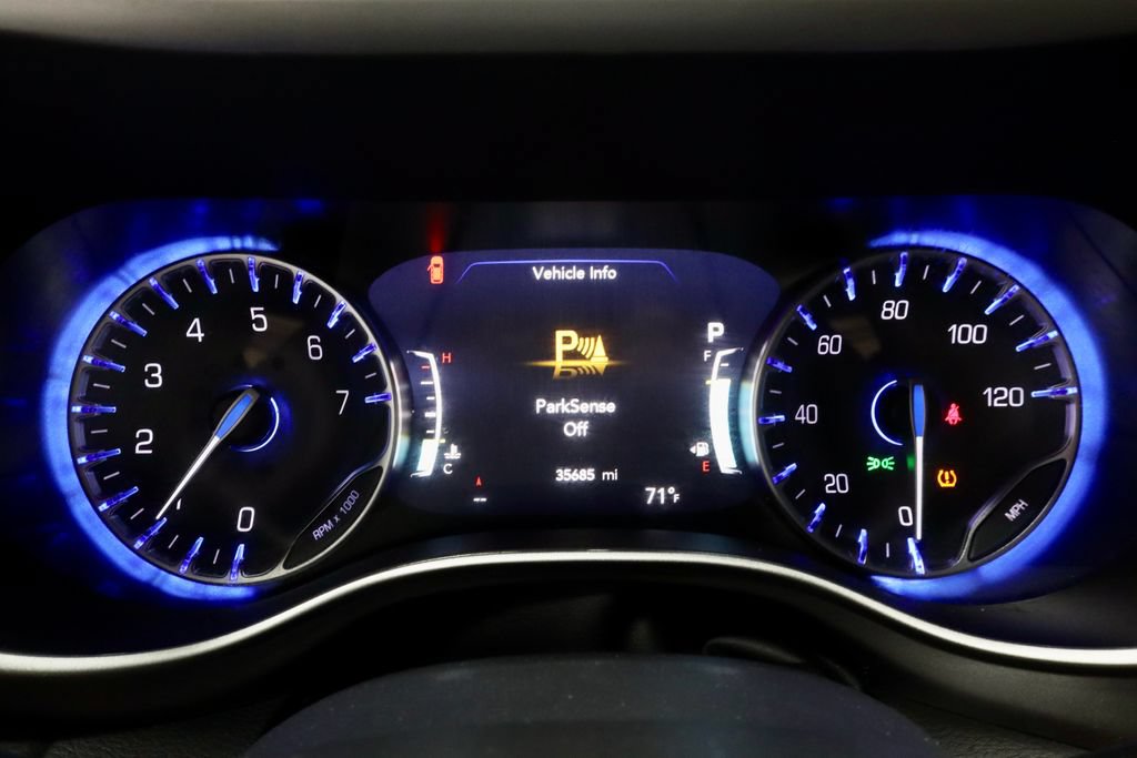 Used 2025 Chrysler Pacifica Select FWD image 27