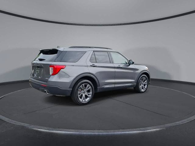 Certified 2023 Ford Explorer XLT w/ Equipment Group 202A AWD/4WD image 8