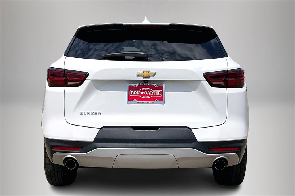 Used 2023 Chevrolet Blazer LT image 3
