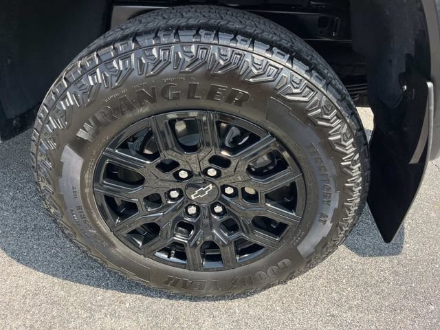 Used 2025 Chevrolet Colorado Trail Boss AWD/4WD image 14