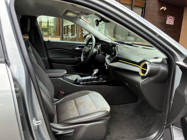 Used 2024 Chevrolet Trax LT FWD image 37