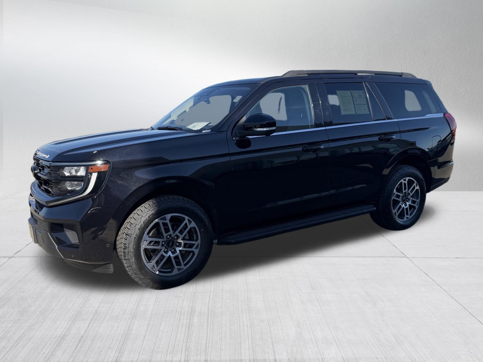 Certified 2025 Ford Expedition Active AWD/4WD image 3