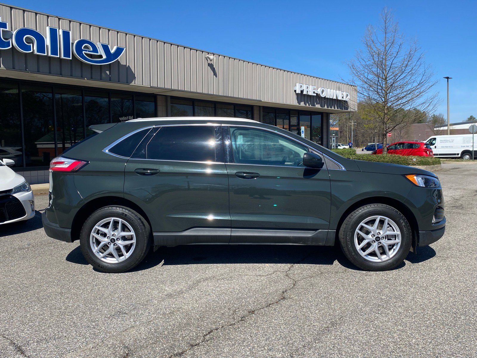 Certified 2024 Ford Edge SEL w/ Convenience Package AWD/4WD image 3