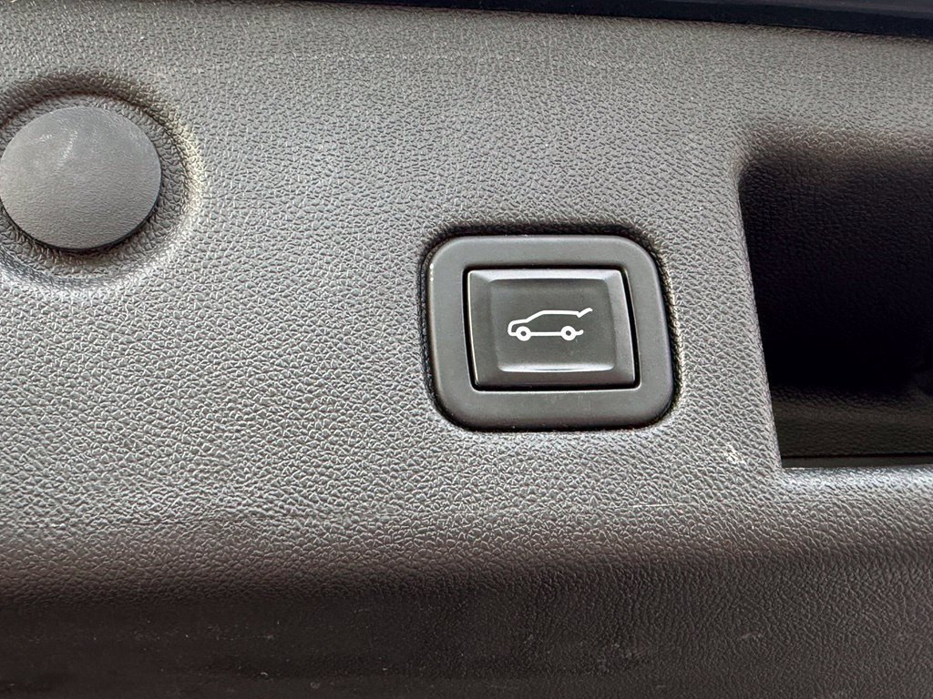 Used 2020 Chevrolet Equinox LT w/ Driver Convenience Package FWD image 22