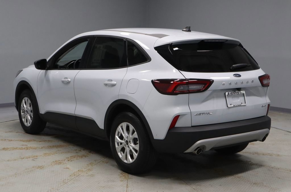 Certified 2025 Ford Escape Active w/ Cold Weather Package image 3