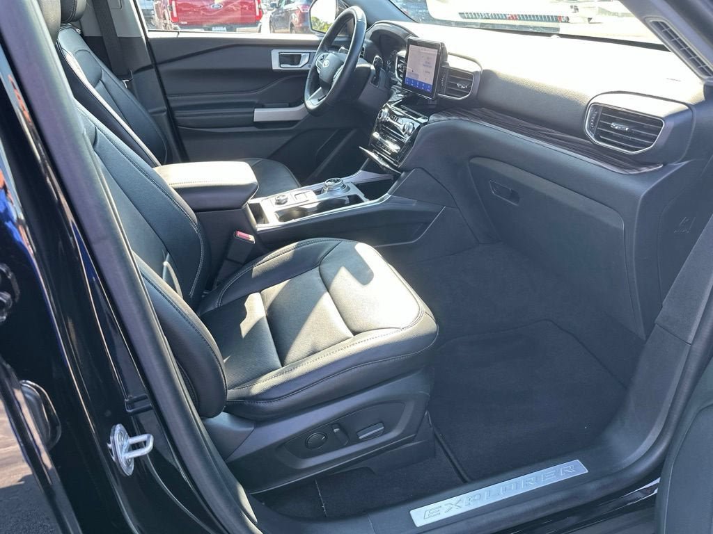 Certified 2022 Ford Explorer Limited w/ Hybrid Equipment Group 310A AWD/4WD image 14