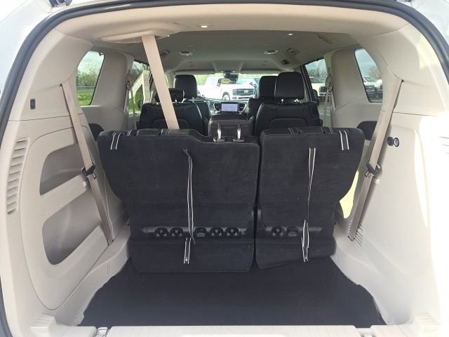 Used 2023 Chrysler Pacifica Touring-L FWD image 11