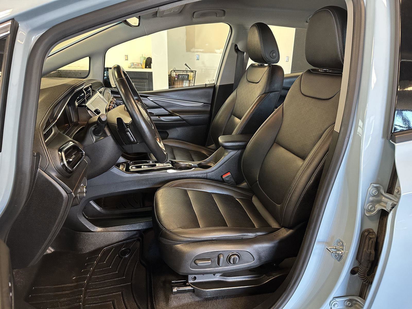 Used 2022 Chevrolet Bolt LT w/ Infotainment Package image 17