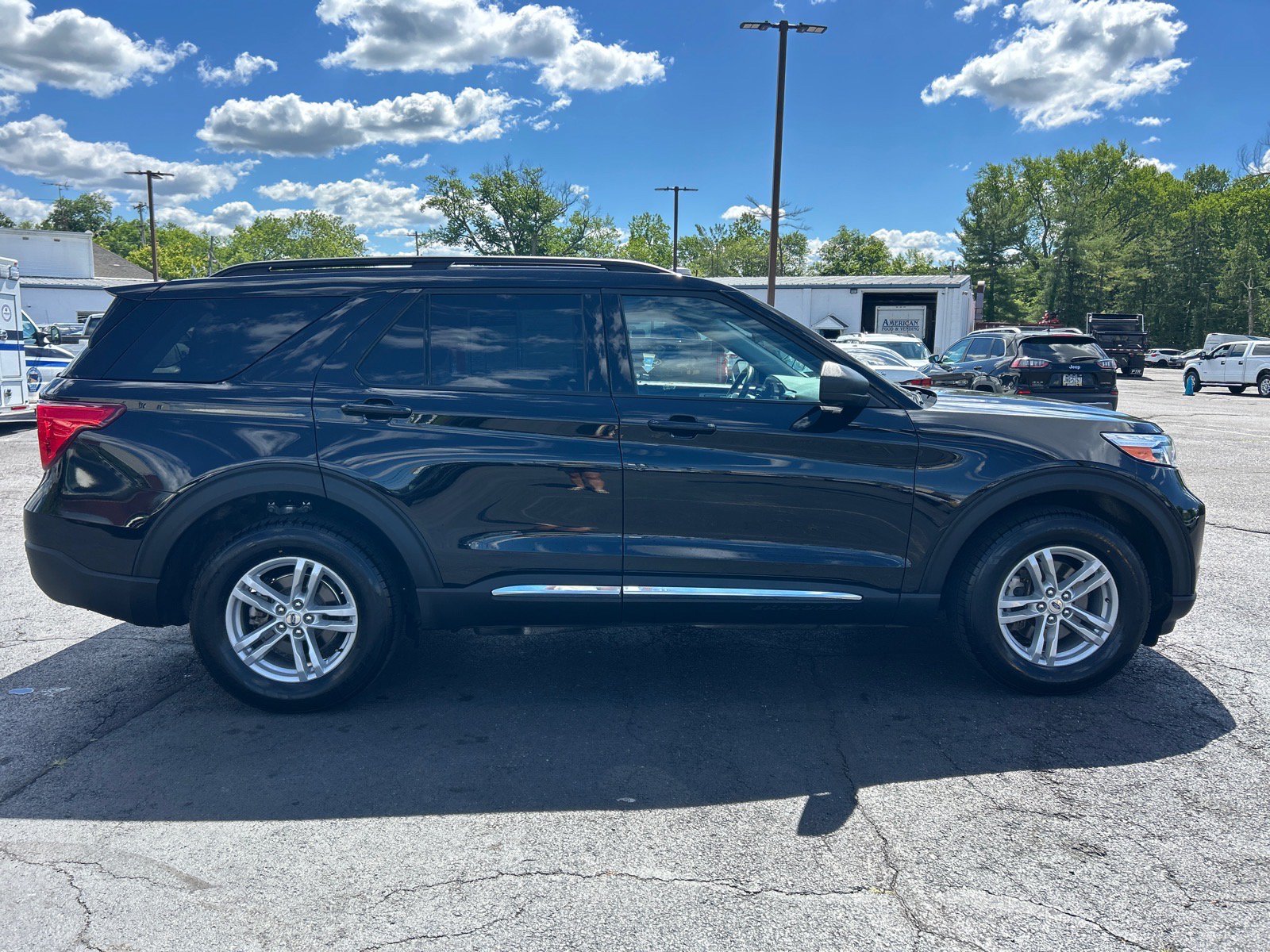 Certified 2024 Ford Explorer XLT w/ Equipment Group 202A AWD/4WD image 18