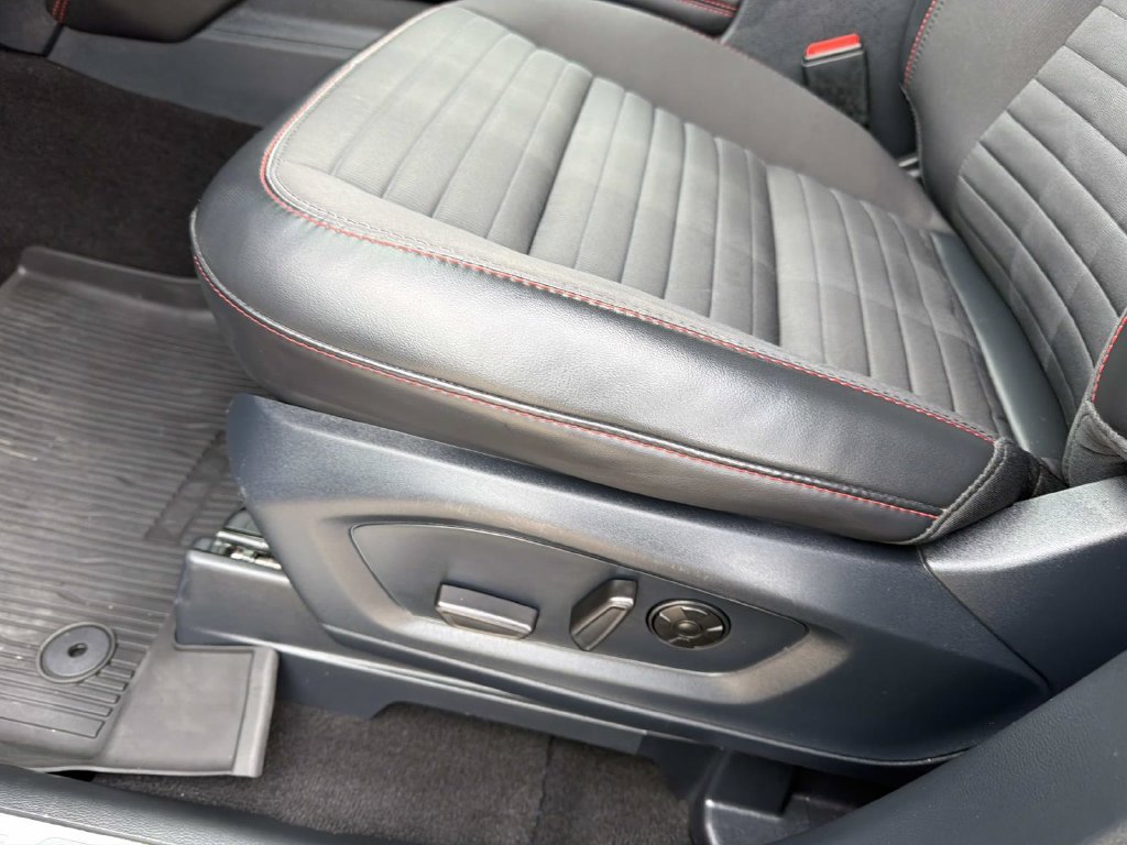 Certified 2025 Ford Explorer ST-Line w/ Premium Package RWD image 19