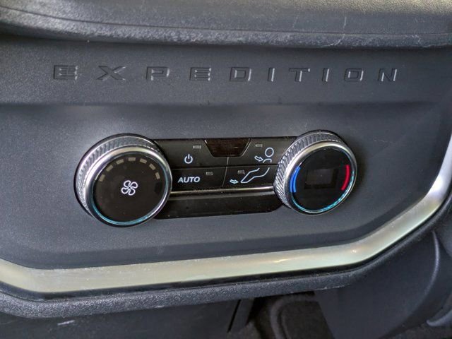 Certified 2025 Ford Expedition Active image 16