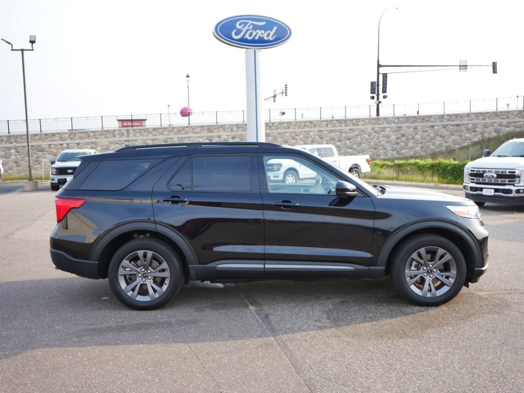 Certified 2023 Ford Explorer XLT w/ Equipment Group 202A AWD/4WD image 5