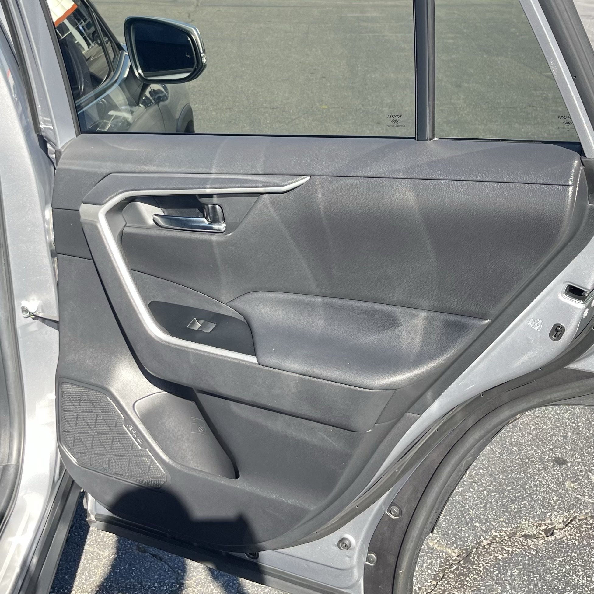 Used 2021 Toyota RAV4 XLE Premium AWD/4WD image 16