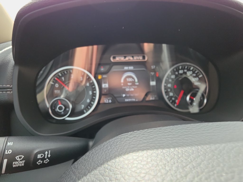 Used 2019 RAM 1500 Laramie AWD/4WD image 16