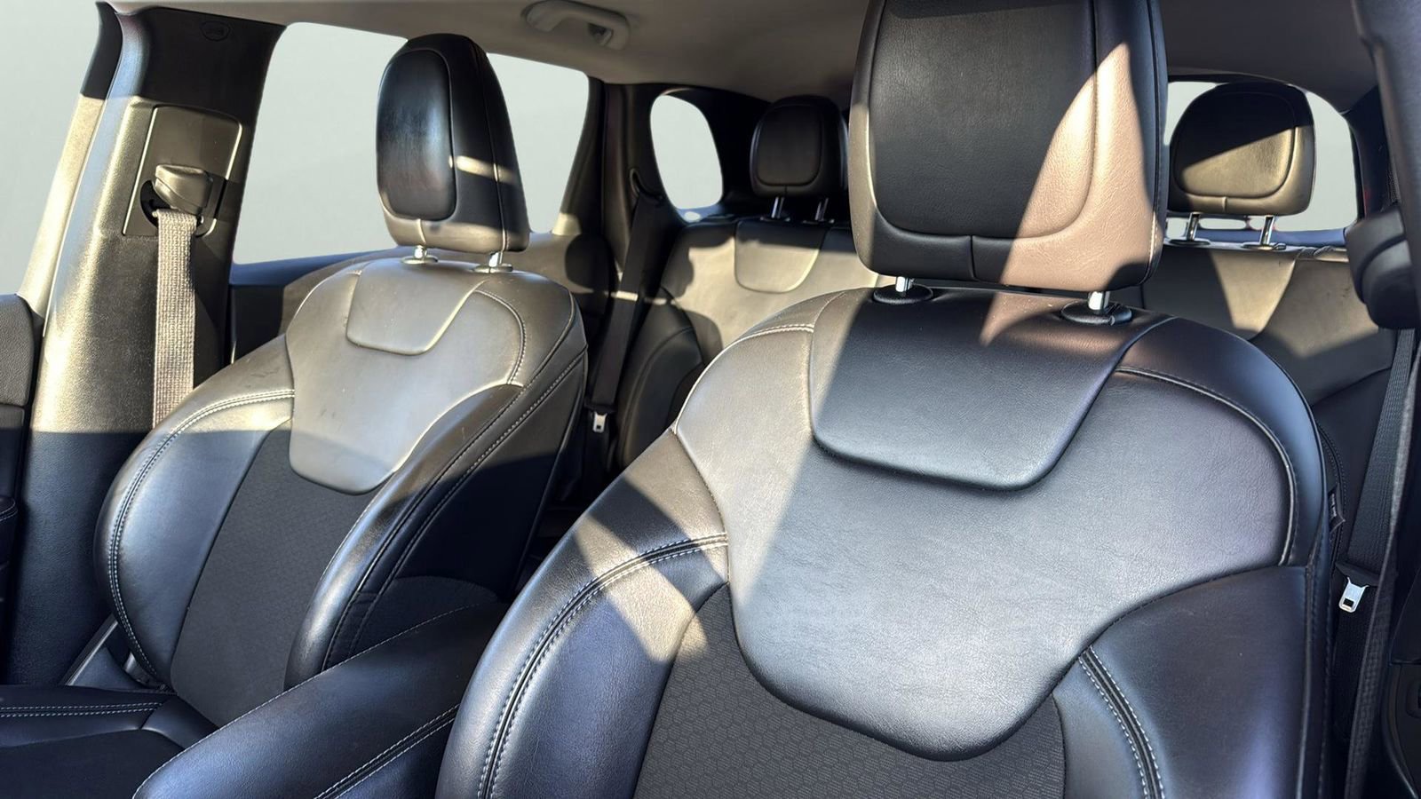 Used 2020 Jeep Cherokee Latitude Plus image 10