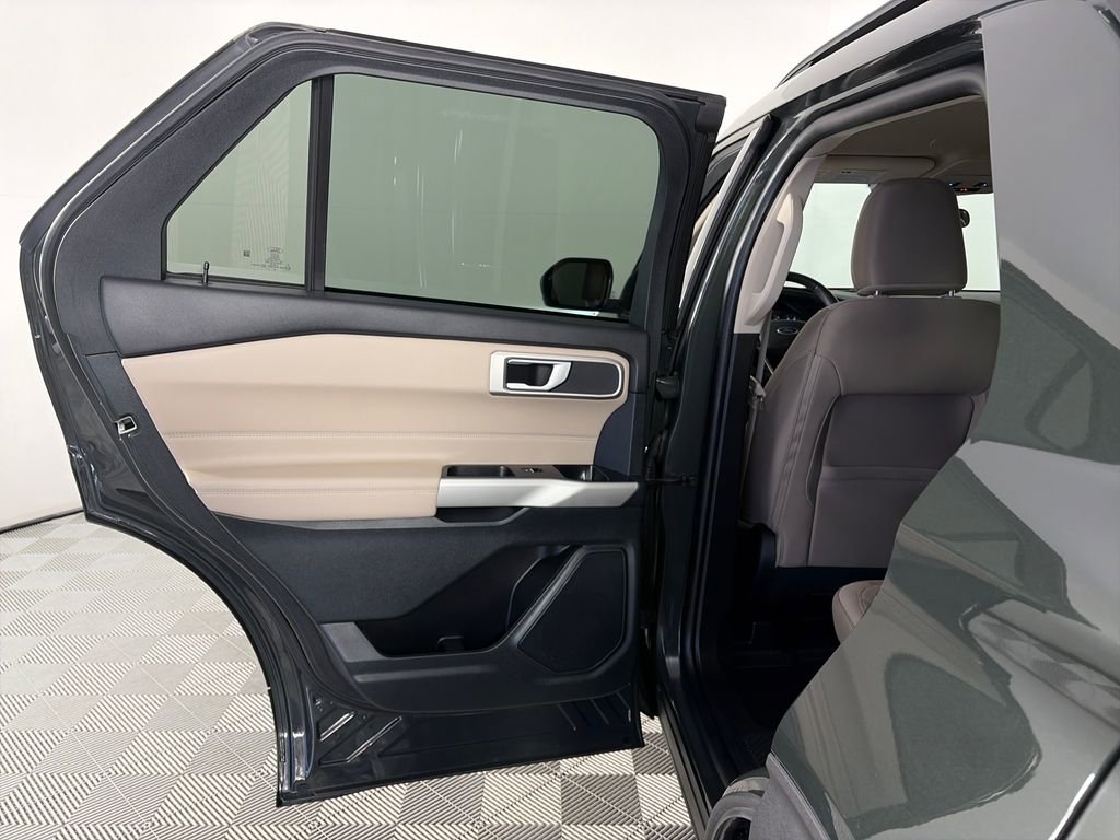 Certified 2023 Ford Explorer XLT AWD/4WD image 12