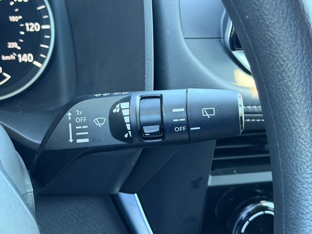 Used 2025 Nissan Rogue S AWD/4WD image 22