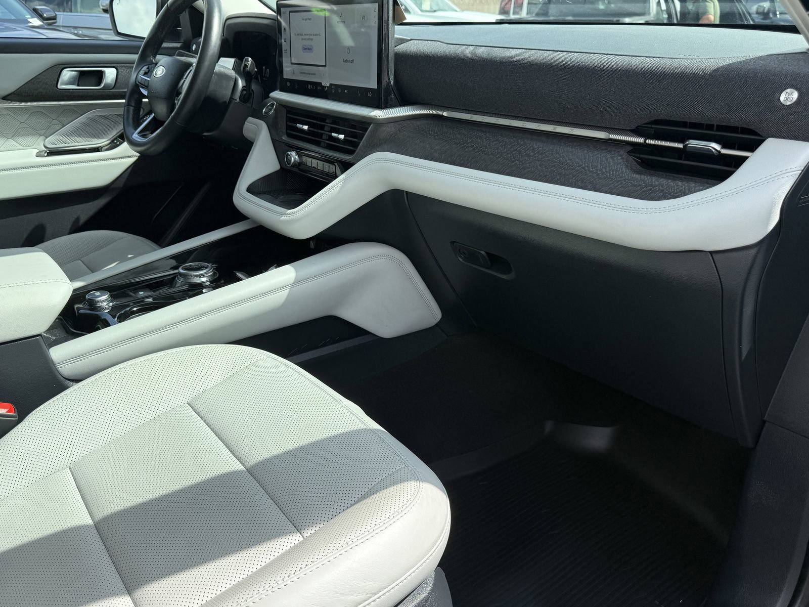 Certified 2025 Ford Explorer Platinum w/ Ultimate Package AWD/4WD image 12