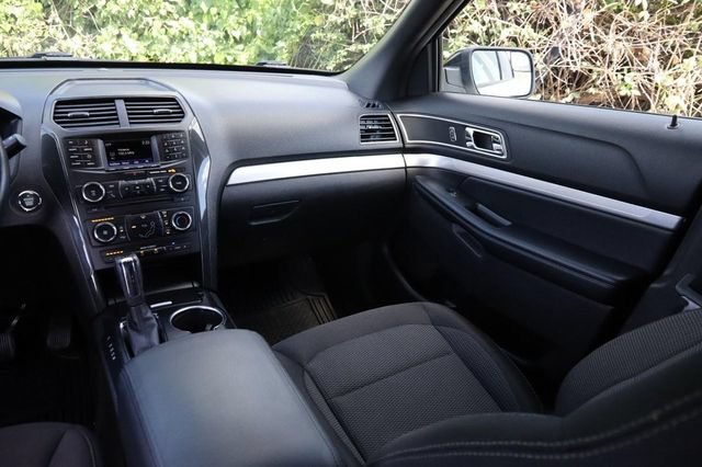 Certified 2017 Ford Explorer XLT FWD image 27