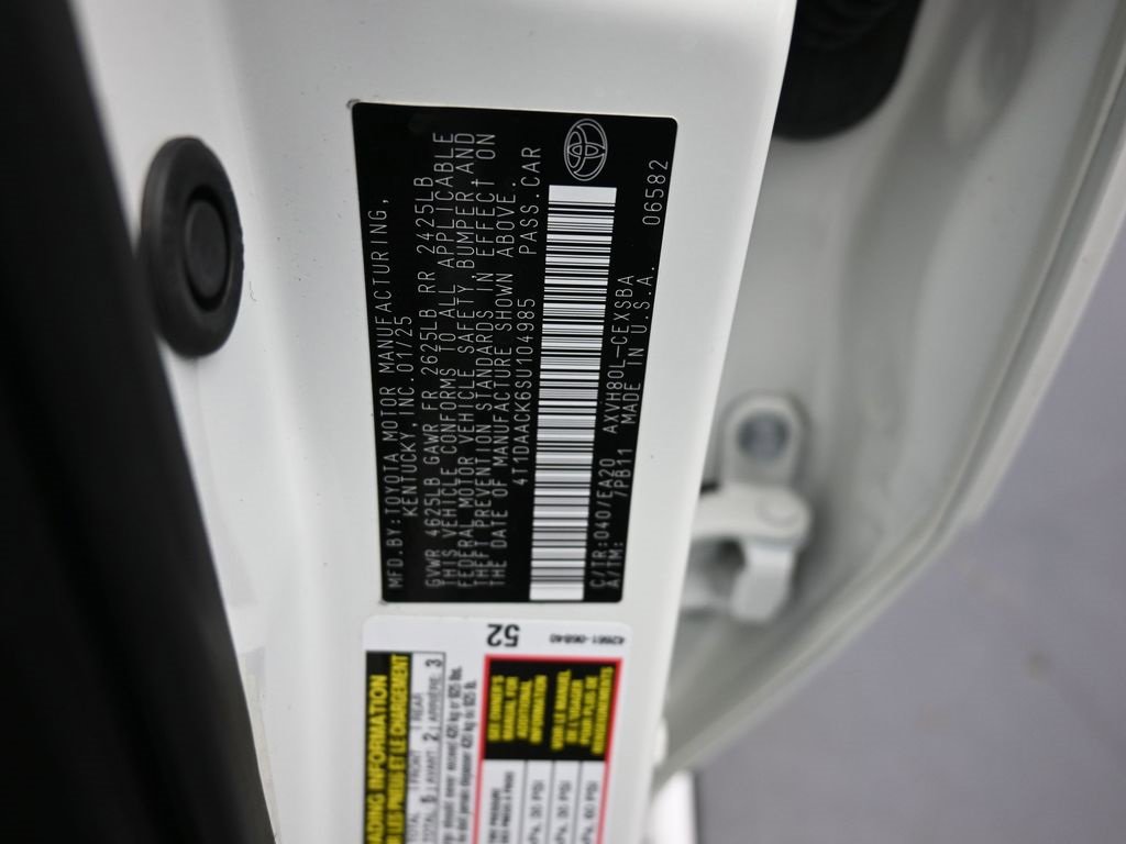 Used 2025 Toyota Camry SE image 19