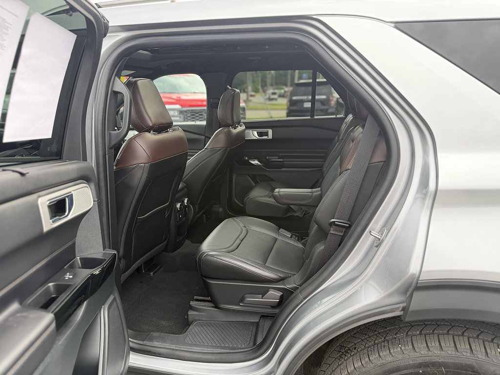 Certified 2021 Ford Explorer Platinum w/ Equipment Group 601A AWD/4WD image 11