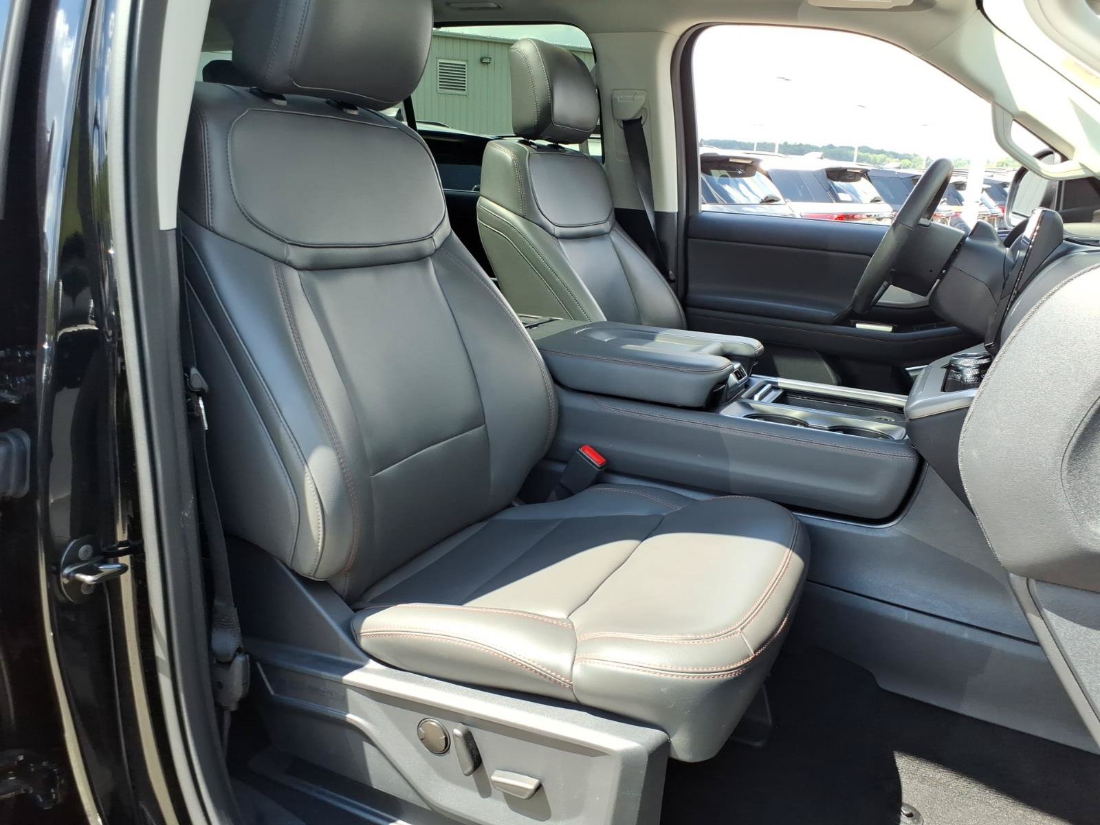 Certified 2025 Ford Expedition Active AWD/4WD image 8