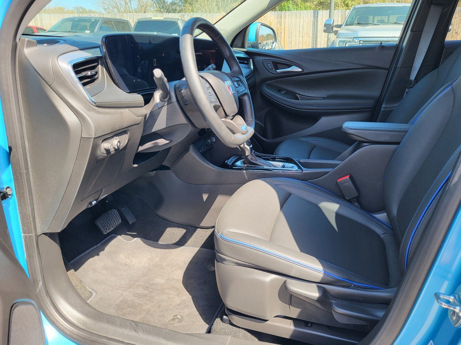 Used 2025 Buick Encore GX Sport Touring image 19