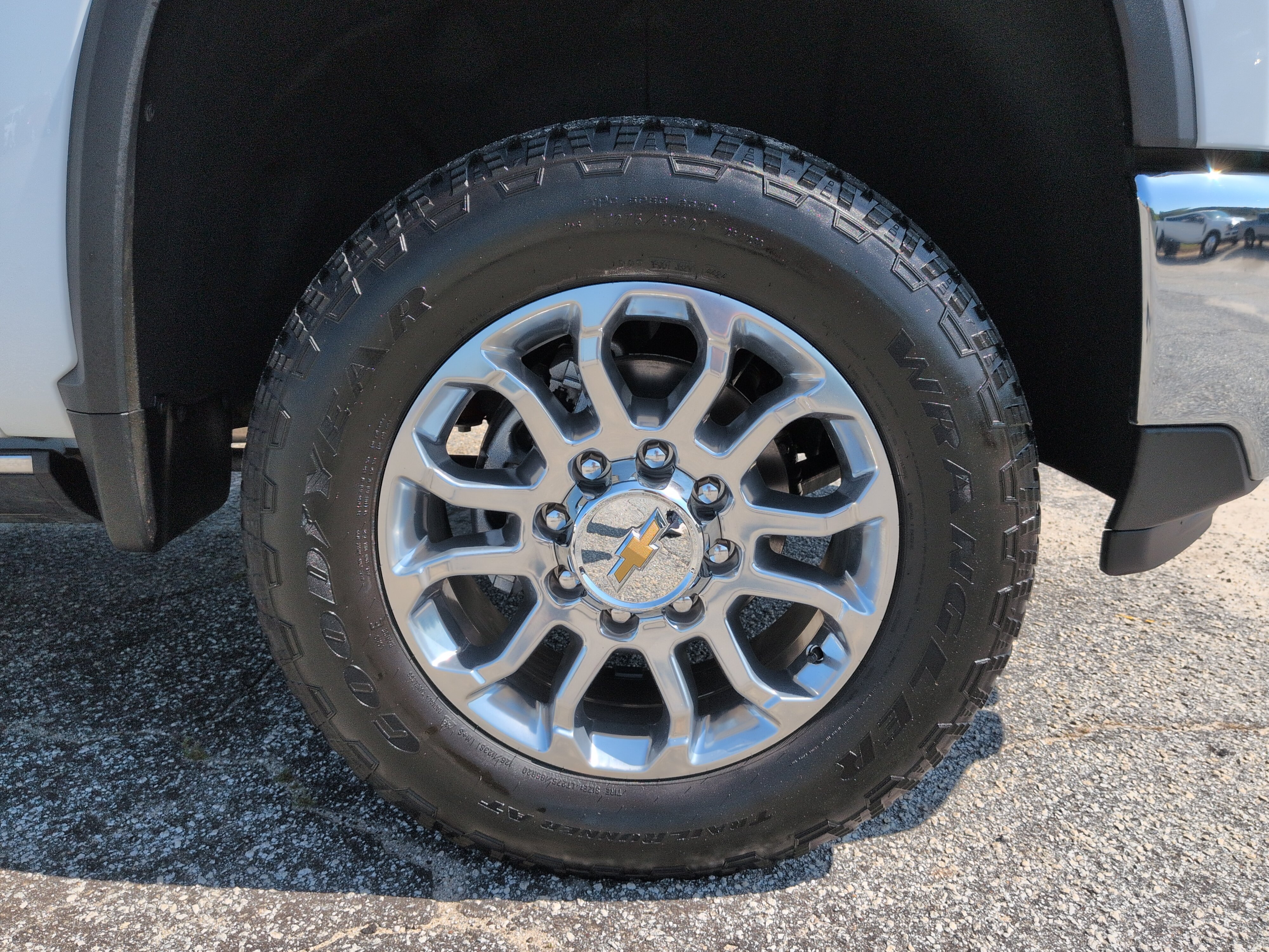 Used 2025 Chevrolet Silverado 2500 LTZ w/ LTZ Premium Package AWD/4WD image 9