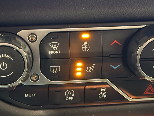 Used 2025 Jeep Gladiator Mojave w/ Convenience Group AWD/4WD image 27