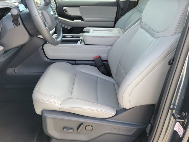 Certified 2025 Ford Expedition Active AWD/4WD image 6
