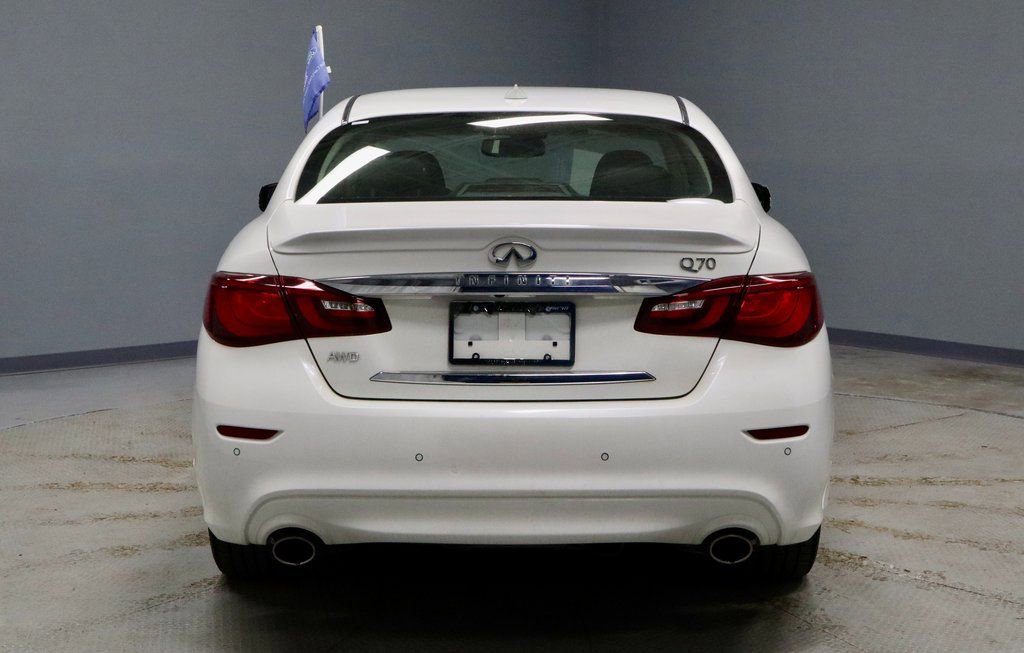 Used 2017 INFINITI Q70 3.7 w/ Technology Package image 4