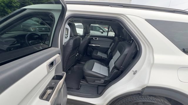 Certified 2023 Ford Explorer XLT w/ Equipment Group 202A AWD/4WD image 18