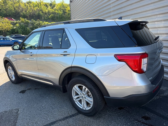 Certified 2024 Ford Explorer XLT w/ Equipment Group 202A AWD/4WD image 4