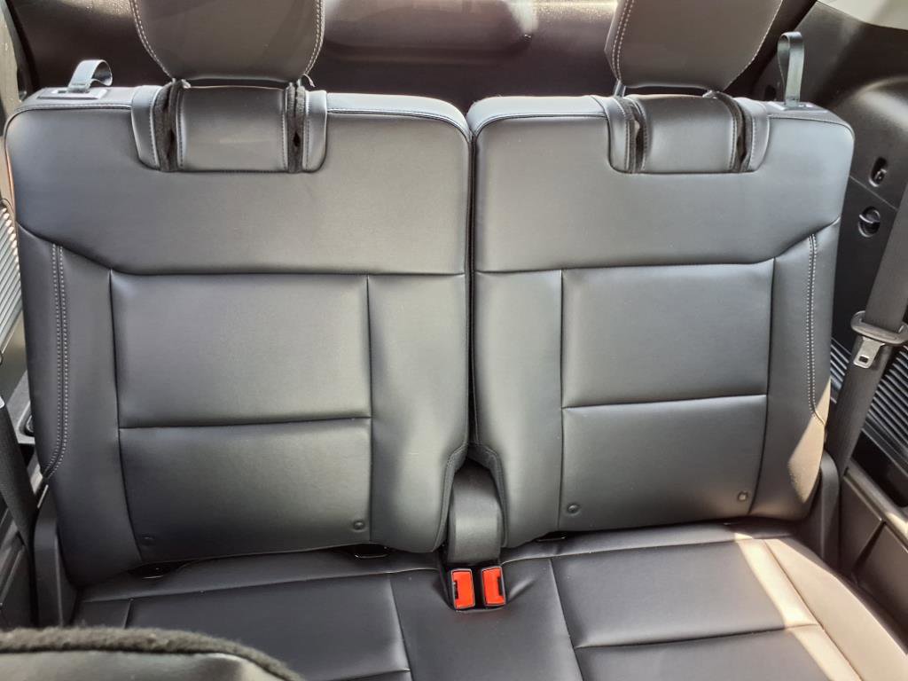 Certified 2022 Ford Explorer XLT w/ Equipment Group 202A image 7