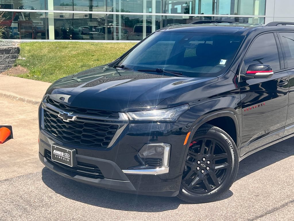 Used 2023 Chevrolet Traverse Premier w/ Redline Edition AWD/4WD image 2