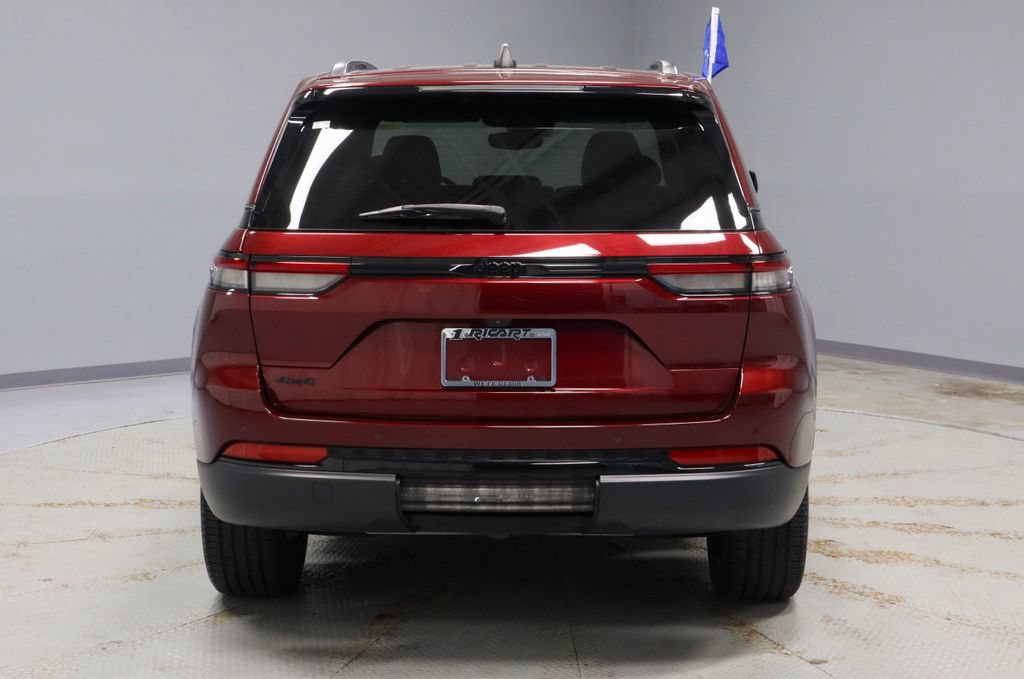 Used 2023 Jeep Grand Cherokee Altitude AWD/4WD image 11