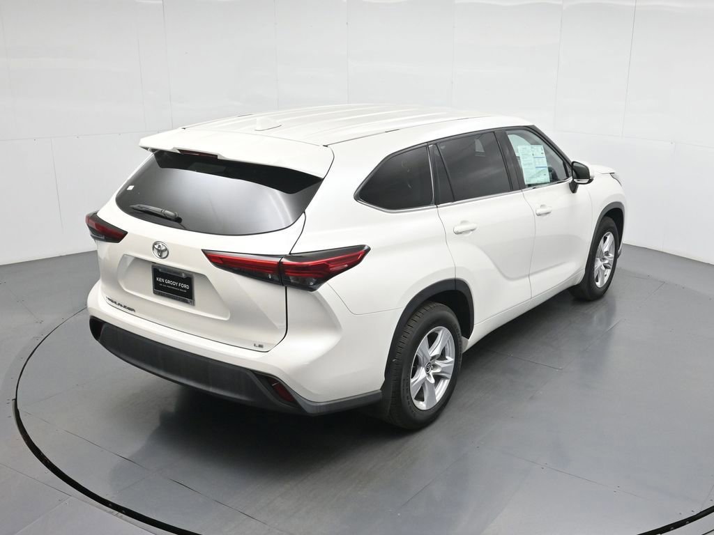 Used 2021 Toyota Highlander LE image 16