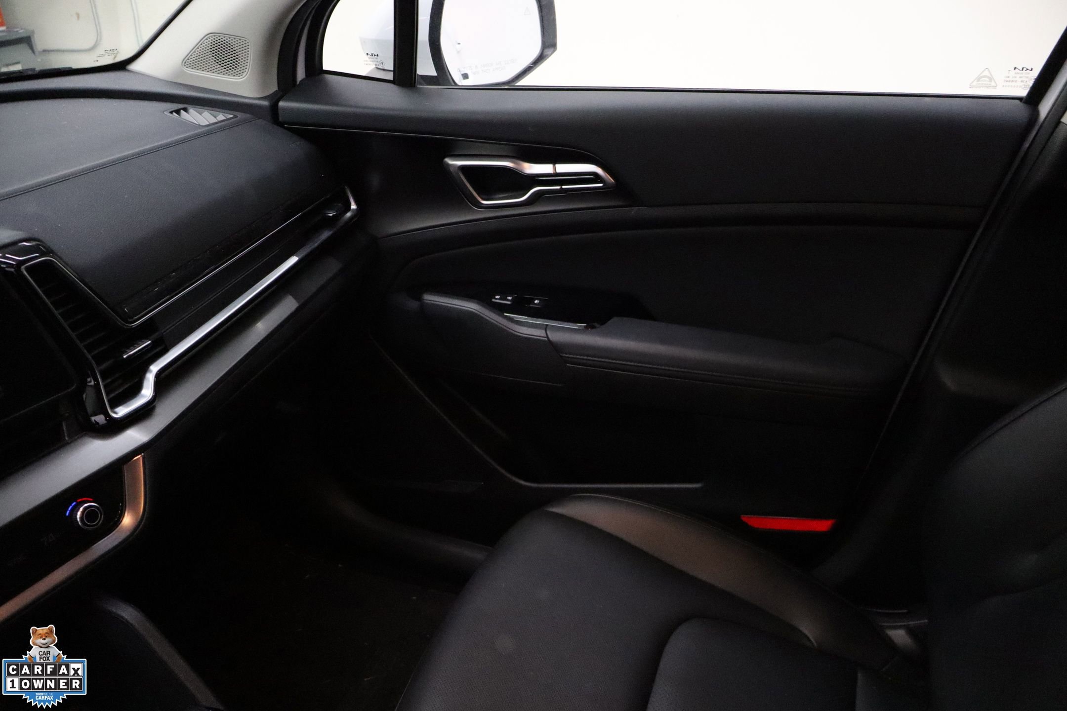 Used 2025 Kia Sportage EX image 20